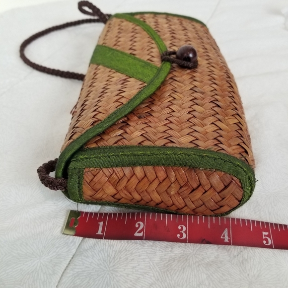 Small straw messenger bag green trim brown bead closure boho festival  9x4.5 - Picture 5 of 9